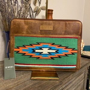 NWT Myra Bag MINERVA PRAIRIE LAPTOP CASE IN BLUE, GREEN AND BROWN